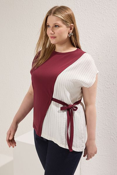 Trendyol Curve Plus Size Bluse mit dunklen Kirschstreifen und Stoffdetails – TBBSS25AF00086