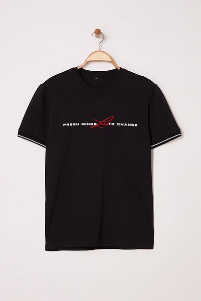 Trendyol Collection Μαύρο μπλουζάκι από 100% βαμβακερό πλεκτό με κανονική εφαρμογή