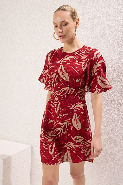 Trendyol Collection Burgunderrotes, tropisches, florales A-Linien-Viskose-Minikleid mit Weben TWOSS24EL00632