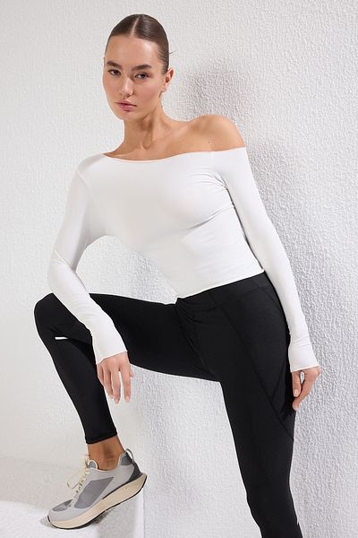 Trendyol Collection Ecru Nahtloses Langarm-T-Shirt – THMSS25TS00004