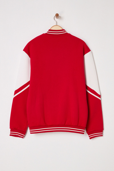 Trendyol Collection Weit geschnittene rote Bomberjacke mit Farbblock – TMNSS25SW00006