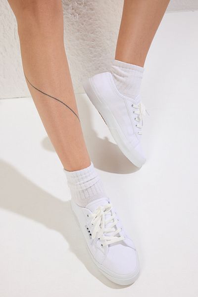 TRENDYOL SHOES Bílé šněrovací unisex tenisky s plochou podrážkou TAKSS25SN00039