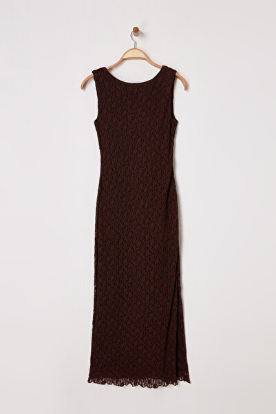 Trendyol Collection Limitovaná edice Hnědé krajkové Bodycon elastické pletené šaty Twoss25El00485