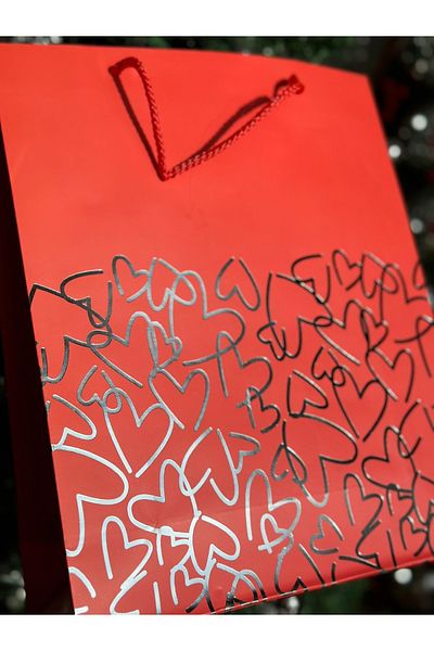 QUEEN AKSESUAR Luxury Large Luminous Lights Swivel Leaf Gift Package Cardboard Bag Sachet with Heart Fancy Pattern Rope Strap