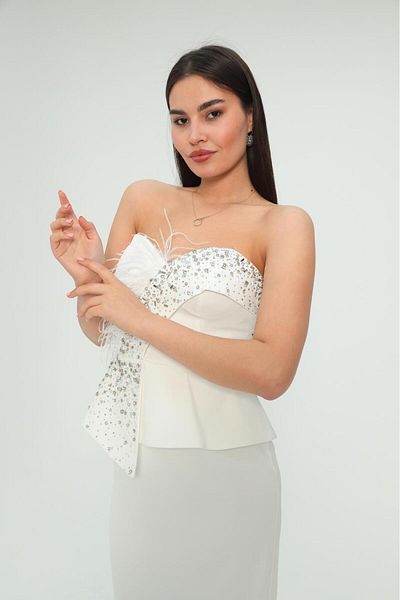 Robes Women's Strapless Feather and Stonework Detailed Slit Stylish Evening Dress
