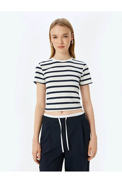 Koton Tricou de damă, de bază, cu guler de bicicletă, albastru bleumarin 5sal10047ık