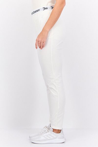 Juicy Couture بنطال ضيق سهل الارتداء بشعار العلامة التجارية للنساء، أبيض عاجي