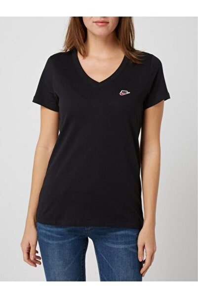 Nike Club Womens V Yaka Kadın Tişört