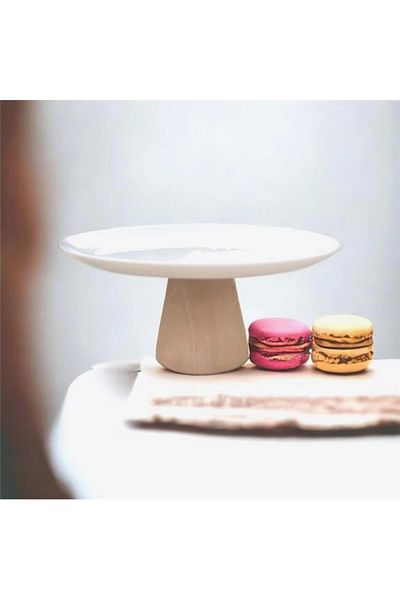 Akayev White 25 cm Presenter with Wooden Conical Legs