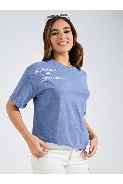 Styli تي شيرت كبير الحجم مطبوع عليه شعار غسيل حمضي مع كتف منسدلة