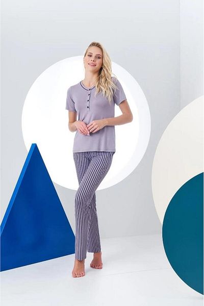PJS 24157 Set pijama cu mânecă scurtă cu plăcuță în dungi pentru femei