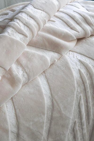 Apricitas HOME 220/240 Model Decent Ecru Blanket