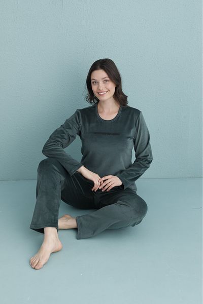 FORMO Set de pijamale de înaltă calitate pentru femei Nefti, din catifea verde, cu mâneci lungi