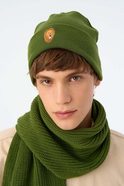 WWF Market Lion Beanie (Dark Green)