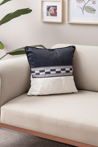 BUGİ HOME COLLECTİON 43x43cm Husă de pernă decorativă cu design special brodat cu păr de iepure și pumn