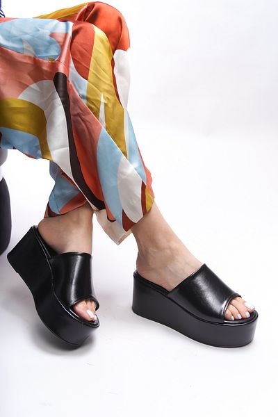 Riccon ioledha 0012801   Model Papuci de dama din piele lacuita neagra