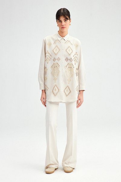 Touché Privé EMBROIDERY DETAILED SHIRT
