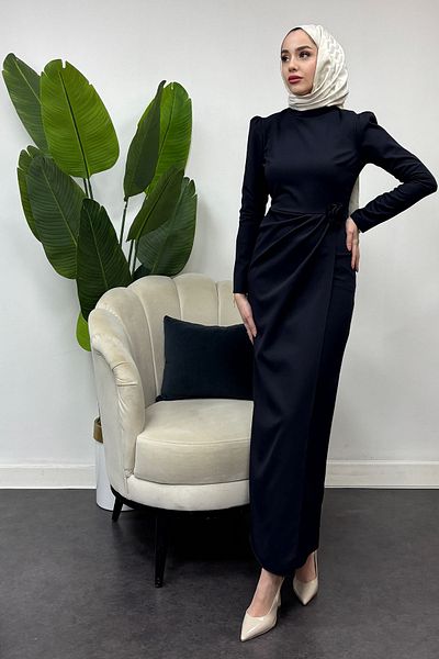 Tesettür Diyarı Rochie detaliată cu trandafiri din țesătură creponată model Zümra