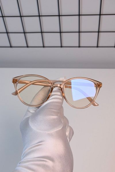 LOOKUP The Cat Eye Glasses with Blue Light Protection are Optically Compatible and Relax in Computer Television vs. Use.