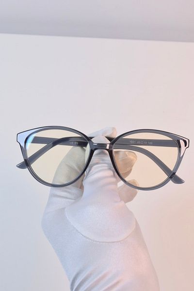 LOOKUP The Cat Eye Glasses with Blue Light Protection are Optically Compatible and Relax in Computer Television vs. Use.