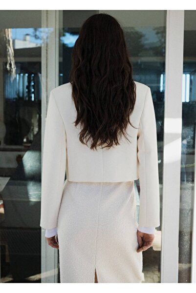 MANGO Woman Çizgili yakalı crop ceket