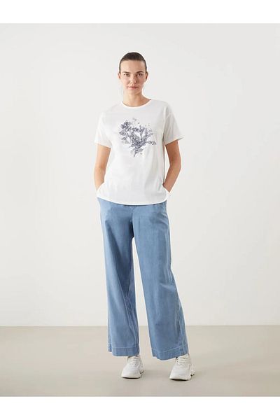 LC Waikiki LCWAIKIKI Klassisches Ecru-T-Shirt mit Rundhalsausschnitt und Blumenmuster für Damen
