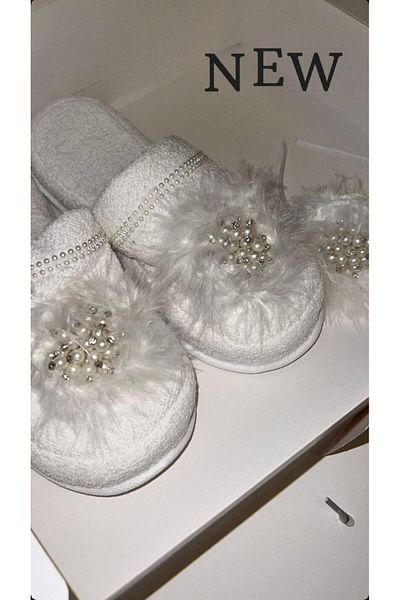 Maison Mila Feathered Pearl and Stone Maternity Slippers Crown Set 1083