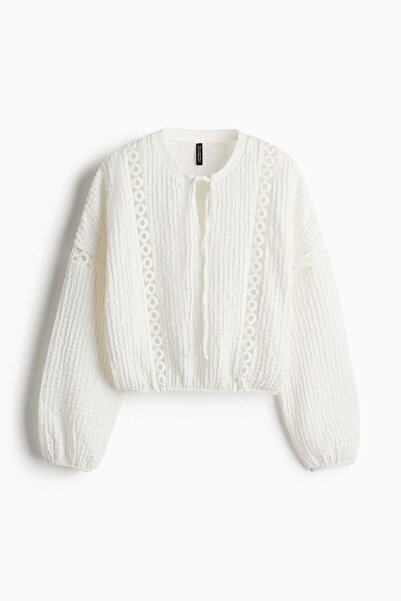 H&M بلوزة مجعدة مزينة بالدانتيل