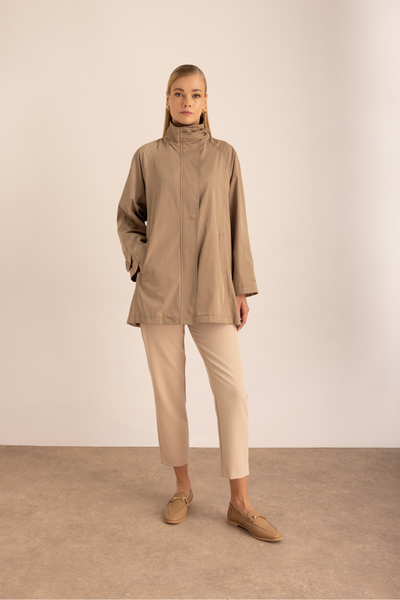 Aker Hakim Yakalı Detaylı Su Geçirmez Kap