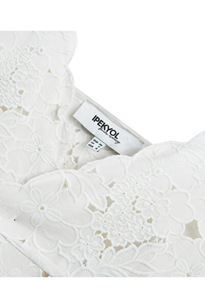 İpekyol Hímzős ruha - derékpántos kivitel