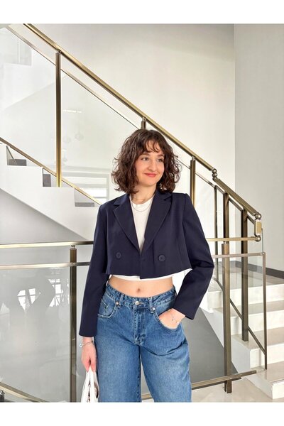 Butik Двуредно късо яке с блейзър