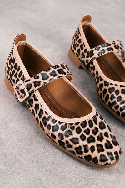 Lal Shoes & Bags Balerini de damă plătiți - Curea detaliată, vârf rotund, imprimeu leopard