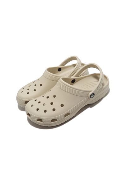 Crocs 10001-2y2 شبشب كلاسيكي باللون البيج