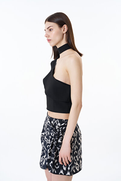 Quzu Boyun Detaylı Crop Bluz Siyah