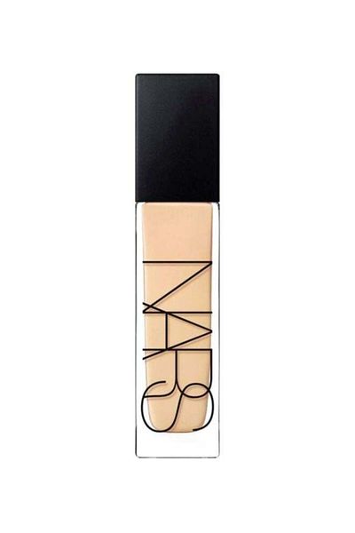 Nars كريم أساس سائل طبيعي لامع يدوم طويلاً فيجي