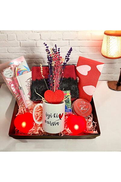 Leila Home and Living Sevgililer Günü Hediye sepeti,kırmızı kalp ışık,Love yo...