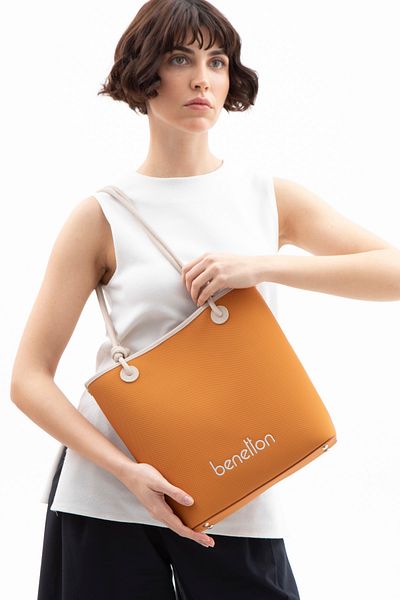 United Colors of Benetton حقيبة كتف نسائية من بينيتون - بيج خردل BNT1616