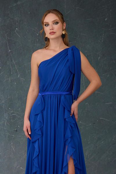 Carmen Langes Abendkleid aus Saxe-Chiffon mit einer Schulter