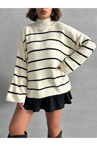 BEJNA Ecrufarbener, übergroßer, gestreifter Strickpullover mit halbem Rollkragen für Damen
