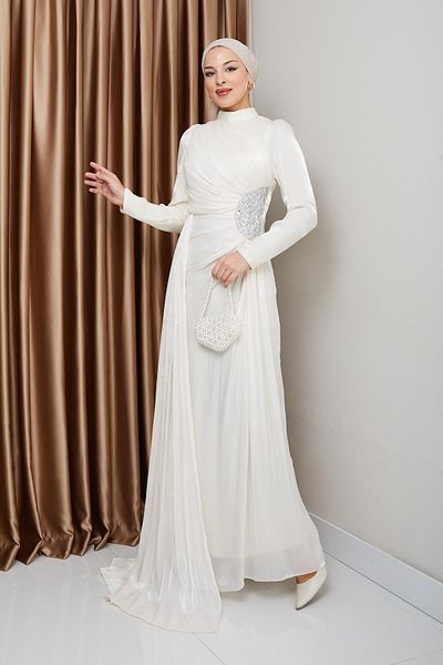 Olcay Yoryo Seiden-Hijab-Abendkleid mit Steinen und Kordelzug-Detail ECRU 1233