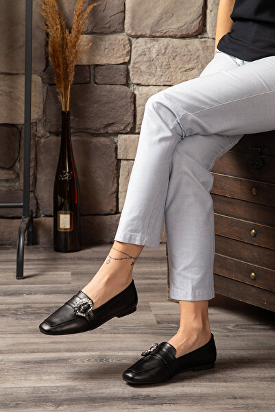 Deery Чорні жіночі туфлі-лофери з пряжкою