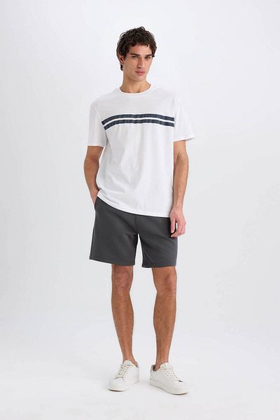 DeFacto Neues, kurzärmliges T-Shirt mit normaler Passform und Rundhalsausschnitt D7923AX25SP