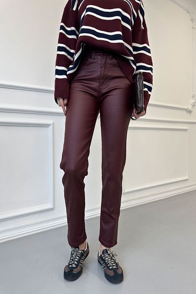 MAGARDE Original Boyfit Jean with Burgundy Finish
