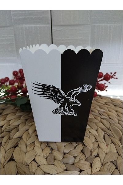 Deniz Party Store علبة رقائق الذرة من الورق المقوى باللونين الأبيض والأسود 8 قطع