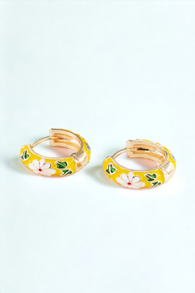 ARTEMİSİA أقراط نسائية من سلسلة Vip مضادة للحساسية وخالية من التشويه على شكل زهرة مطلية بالمينا باللون الأصفر مقاس 2.5 سم