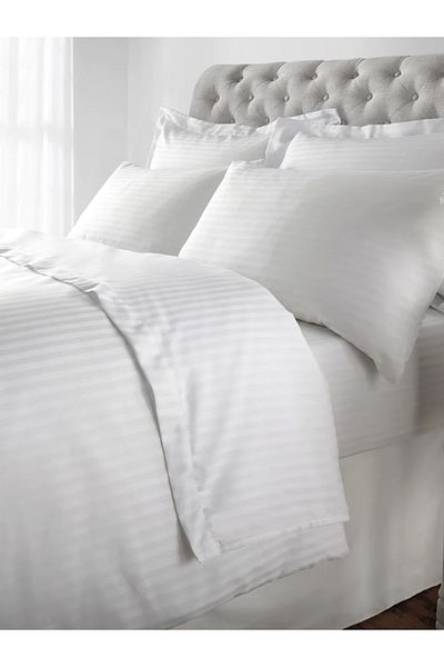 CAQQA King Size / 220cm X 240cm Double Satin Hotel Duvet Cover Set Without Sheets
