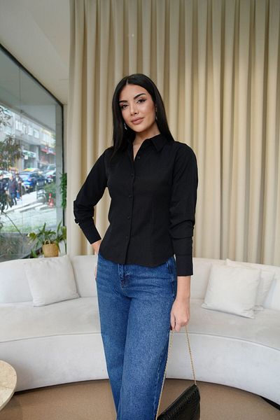Tuba Butik Women's Shirt Sitting on the Body