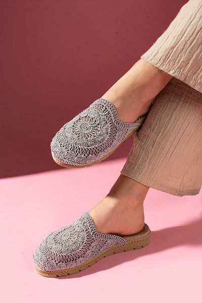 FUGA MODA Eloria Gray Oval Straw Embroidered Closed Front Slippers