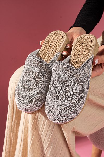 FUGA MODA Eloria Gray Oval Straw Embroidered Closed Front Slippers