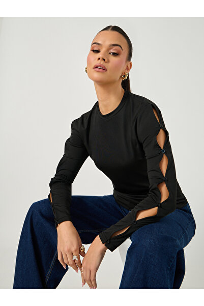 Styli تي شيرت بفتحة أكمام وأزرار ورقبة دائرية